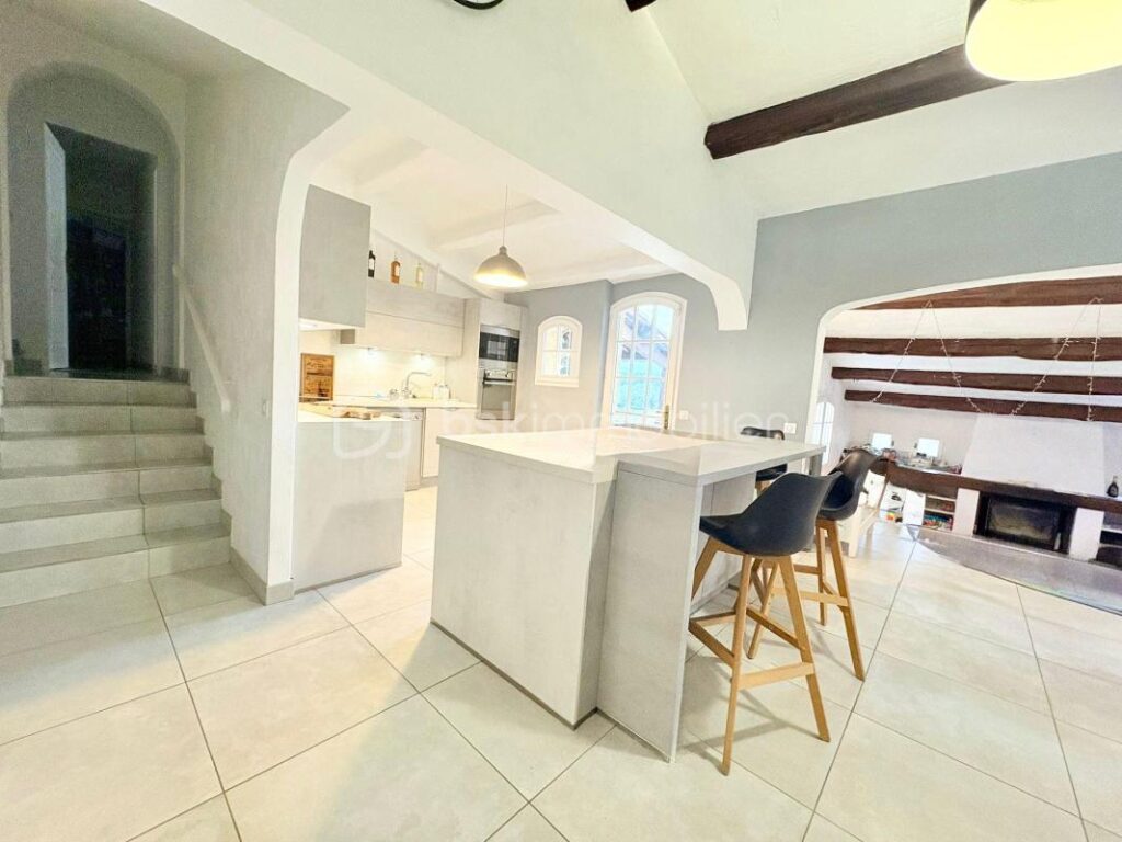 La Gaude – Villa de caractère avec piscine, studio indépendant et DPE A, au calme absolu – 5 pièces – 4 chambres – 175 m²