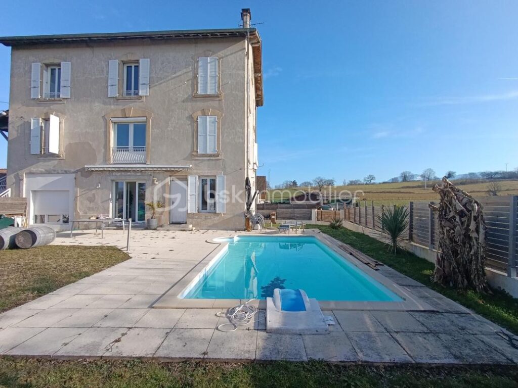 Appartement avec jardin et piscine privée – 3 pièces – 2 chambres – 85 m²