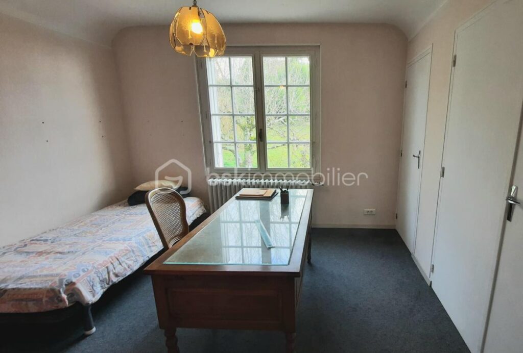 Pavillon, quartier résidentiel – 9 pièces – 5 chambres – 169 m²