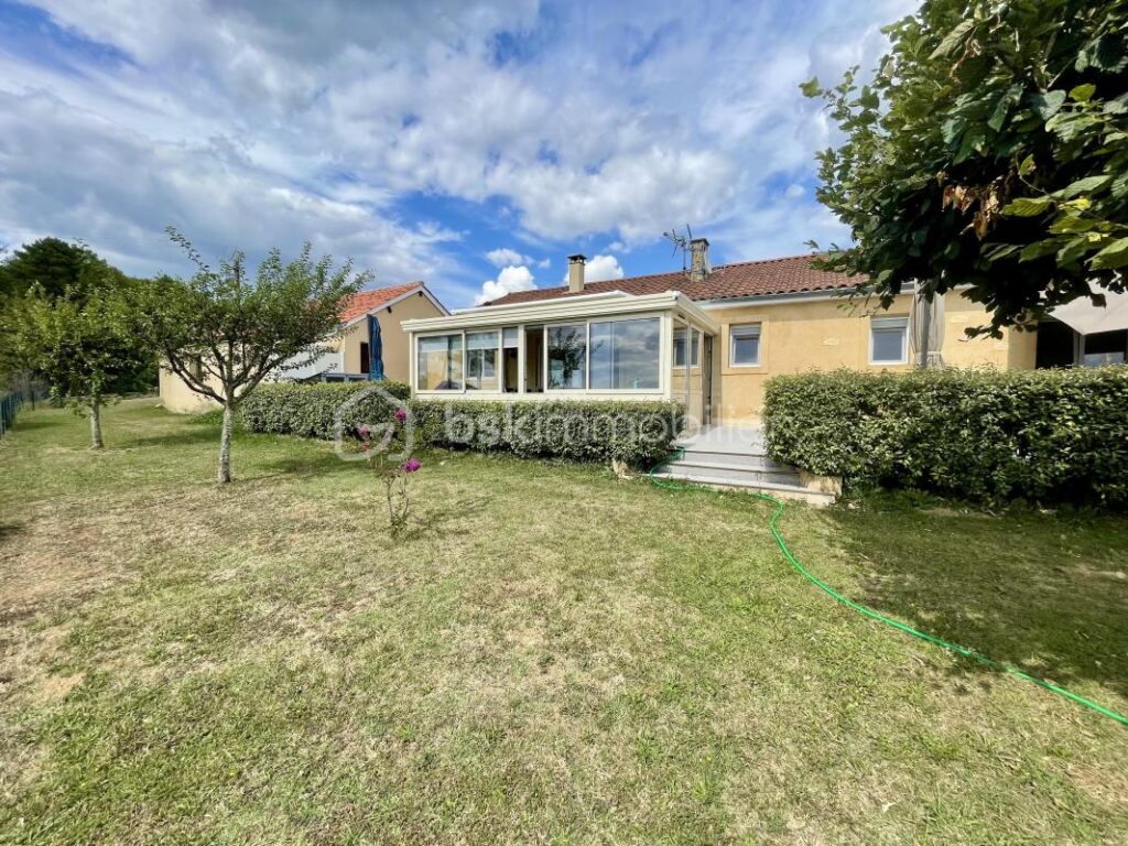 Plain-pied avec vue dégagée – À 6 minutes de Sarlat-la-Canéda – 5 pièces – 3 chambres – 122 m²