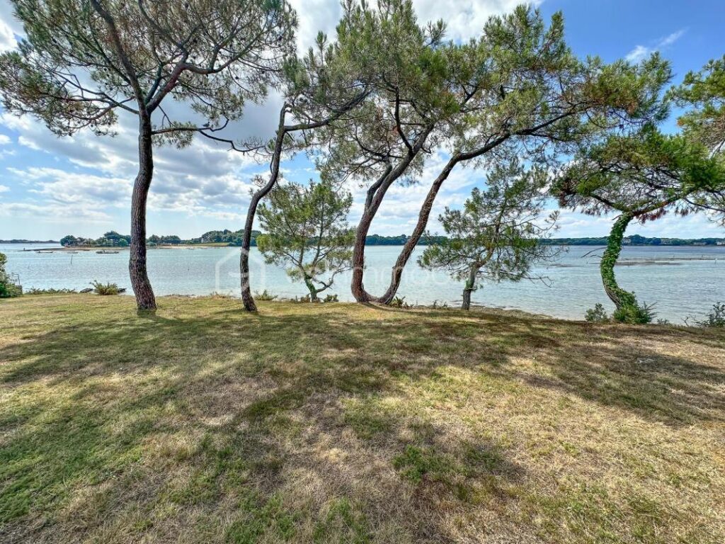 LOCOAL-MENDON Superbe vue sur la RIA d’ETEL – Tres Rare – 5 pièces – 4 chambres – 102 m²