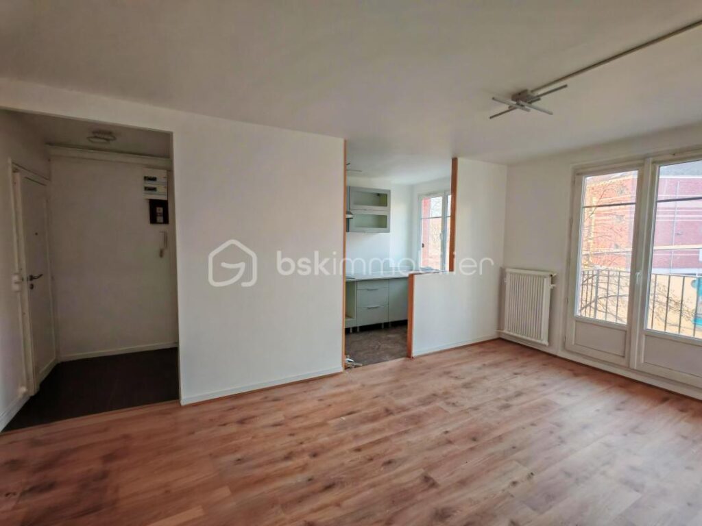 Appartement lumineux avec balcon en ville, idéal pour première acquisition – 3 pièces – 2 chambres – 57 m²