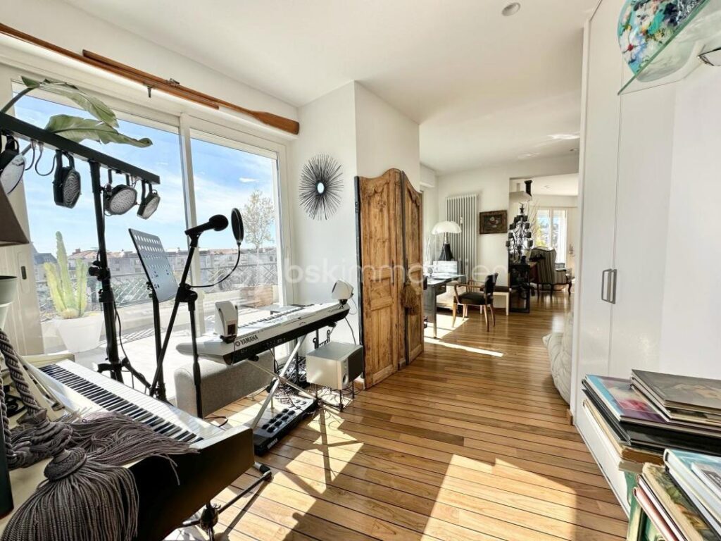 BAS CIMIEZ- LUXUEUX TOIT TERRASSE AVEC VUE PANORAMIQUE – STUDETTE – GARAGE ET CAVE – 3 pièces – 2 chambres – 92 m²