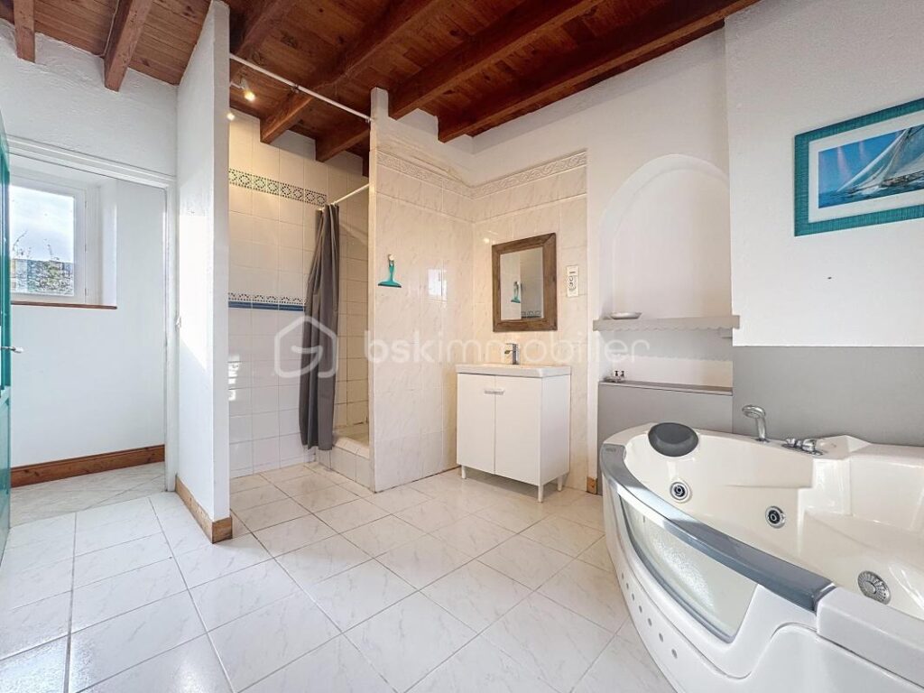 Belle maison en pierres 3 chambres + Jardin / Parking / Portail motorisé – 4 pièces – 3 chambres – 120 m²