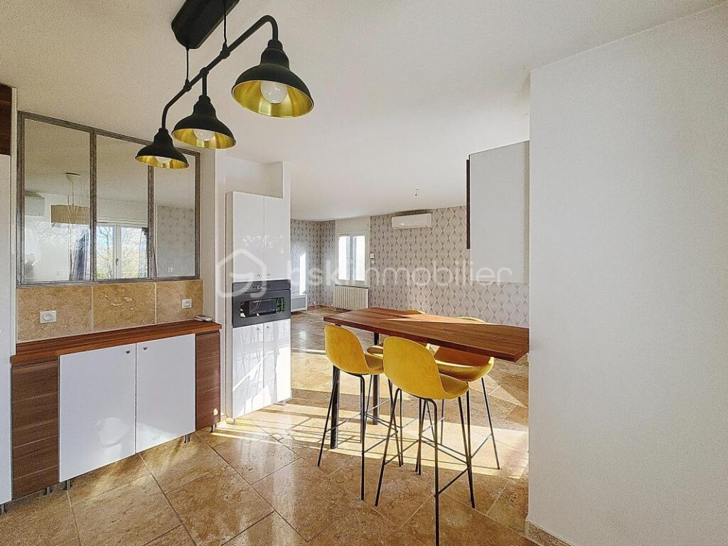 Belle et lumineuse maison 5 pièces 110,41m2 sur un terrain de 565m2 – 5 pièces – 4 chambres – 110 m²