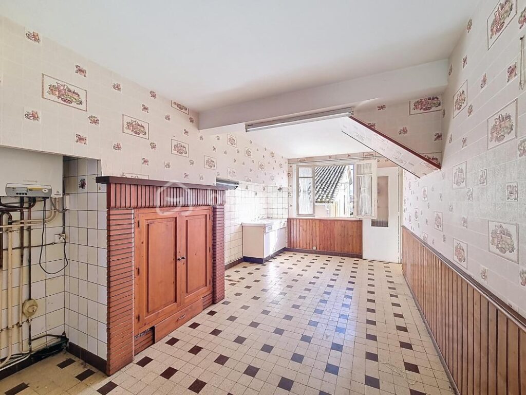 Maison à rénover, vue panoramique et fort potentiel locatif à Miradoux – 7 pièces – 5 chambres – 174 m²