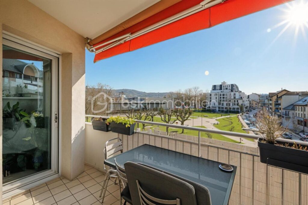 Centre-ville – T4 rénové avec balcon et vue dégagée – 4 pièces – 3 chambres – 83 m²