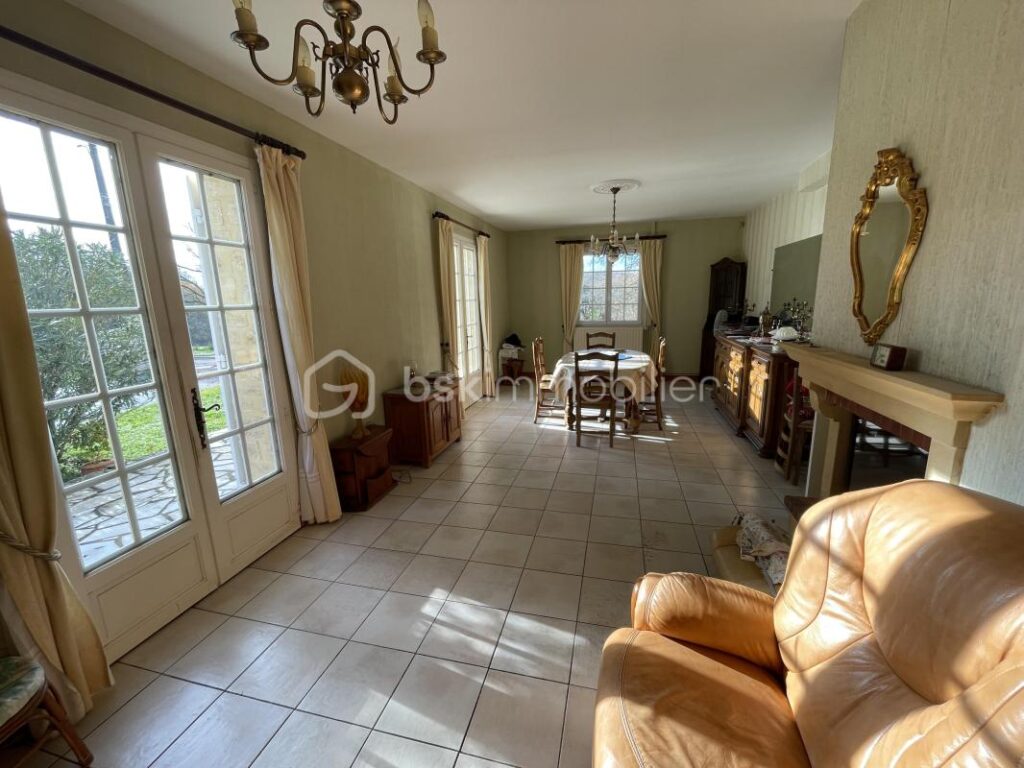 Superbe maison en pierre en position dominante avec vue – 6 pièces – 4 chambres – 120 m²