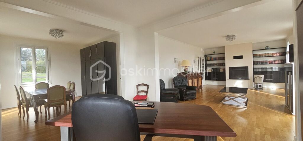 VILLA PRESTIGE 205 m2 VICHY : 3 SUITES PARENTALES, 3 SE, 4WC – DPE C – 7 pièces – 4 chambres – 205 m²