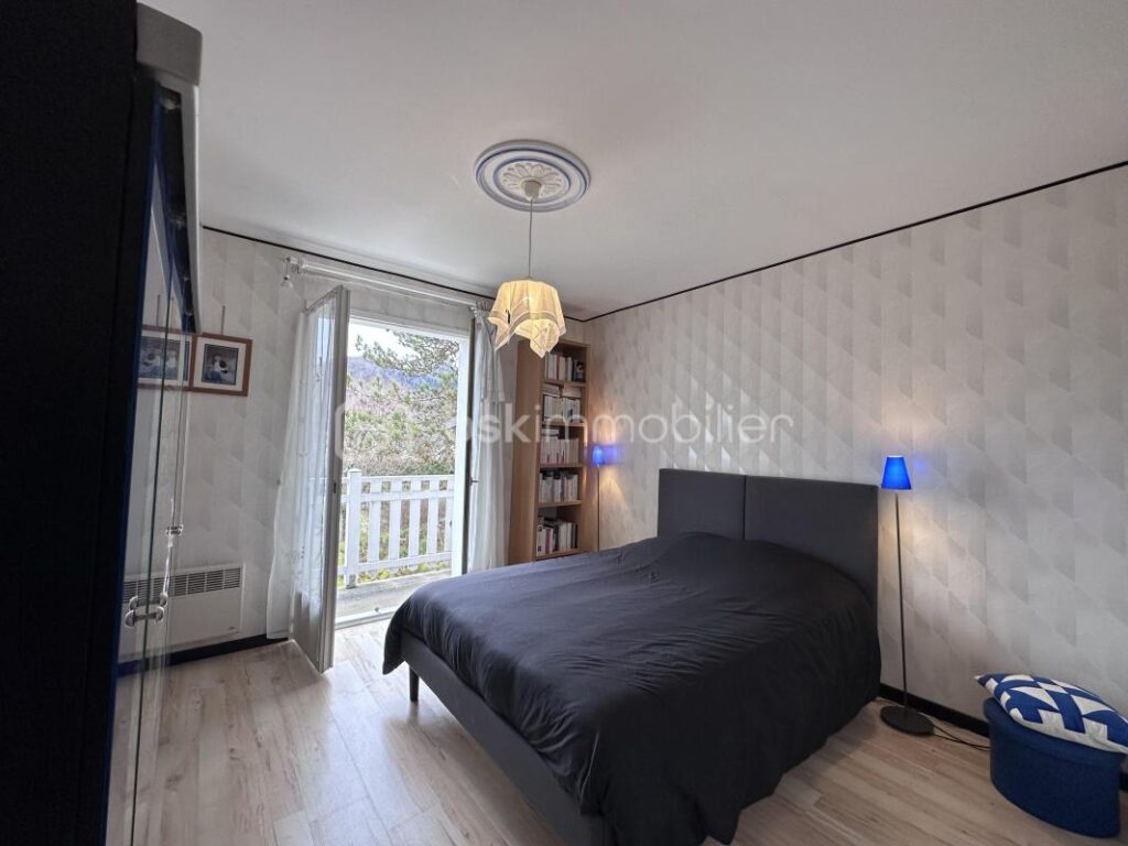 Maison 5 pieces avec terrain de 1500m² à Saint étienne de Crossey – 5 pièces – 4 chambres – 121 m²