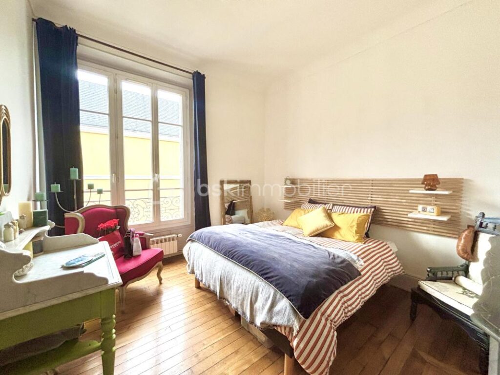 Superbe appartement style haussmannien rénové – 120 m² – 3 chambres et mezzanine – Balcon – Vue dégagée – 4 pièces – 3 chambres – 119 m²