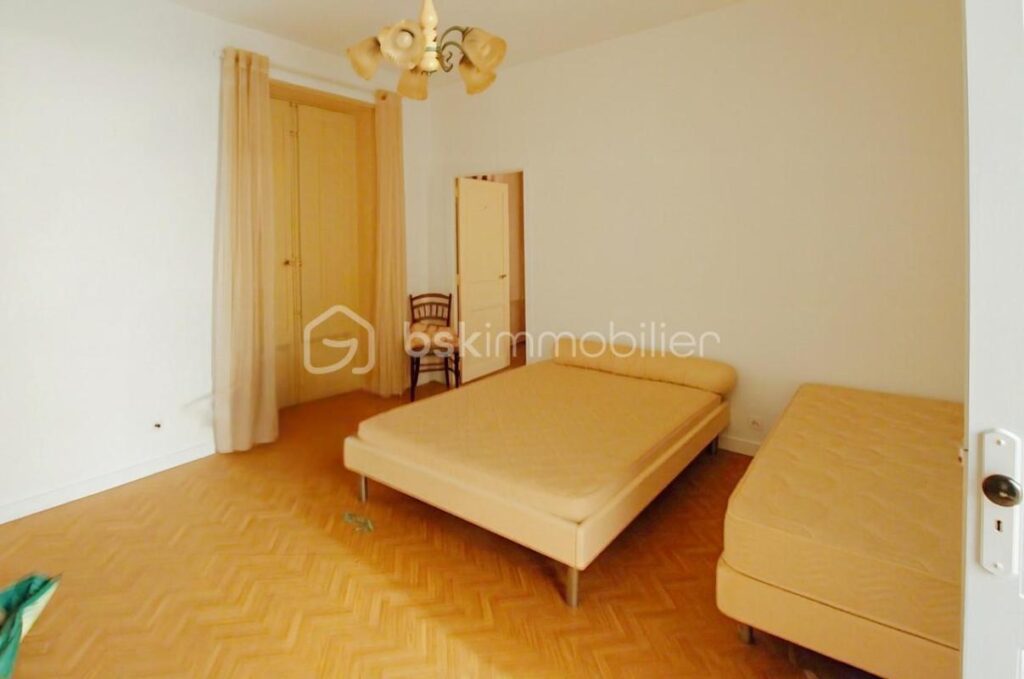 Entre Larzac et Cévennes. Maison de maître d’exception, vallée de la Dourbie NANT – 8 pièces – 3 chambres – 145 m²