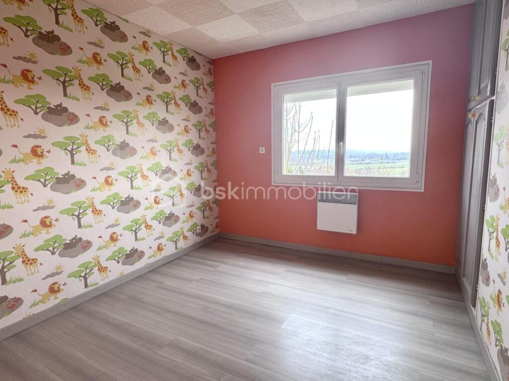 Maison mitoyenne d’un côté – 5 pièces – 2 chambres – 86 m²