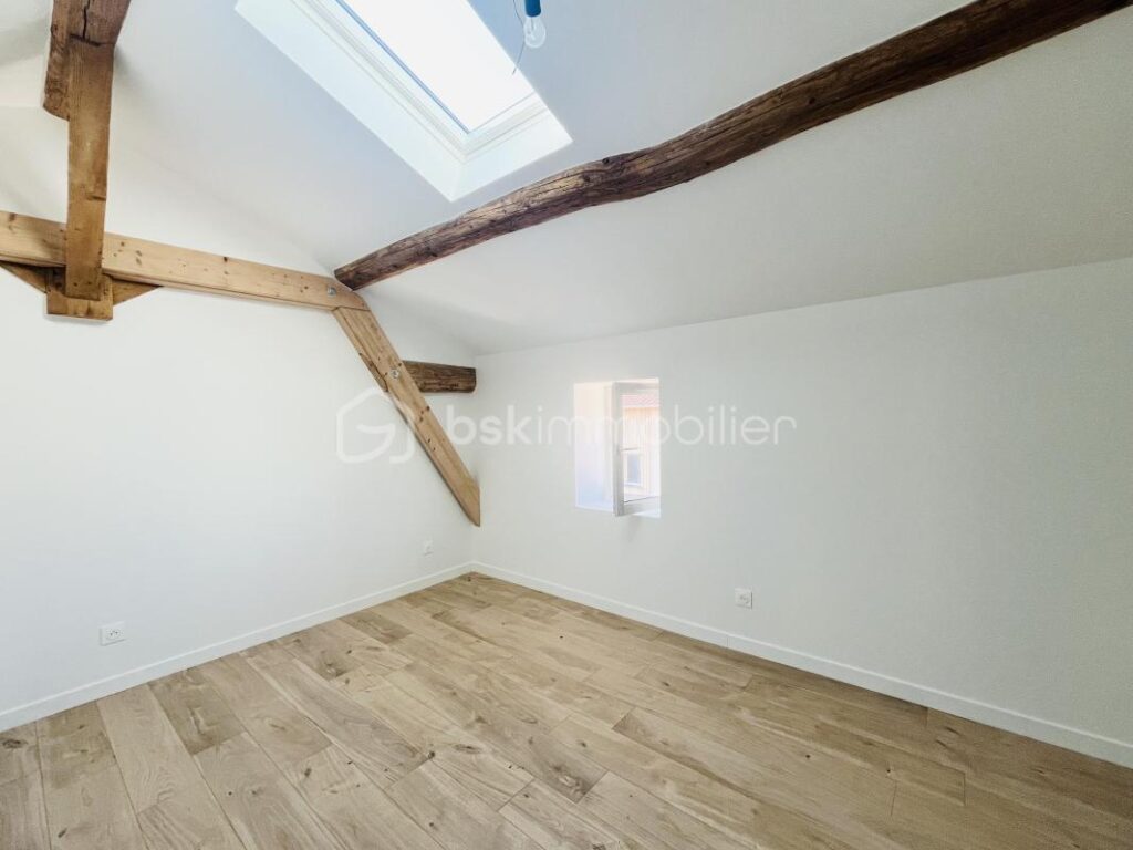 Maison de charme rénovée – 135m² au cœur d’une ferme rénovée – Proche Villefranche-sur-Saône – 4 pièces – 3 chambres – 120 m²