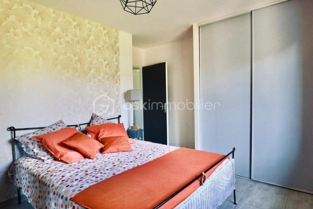 T5 CONTEMPORAINE PISCINE COMMERCES A PIED – 5 pièces – 5 chambres – 144 m²