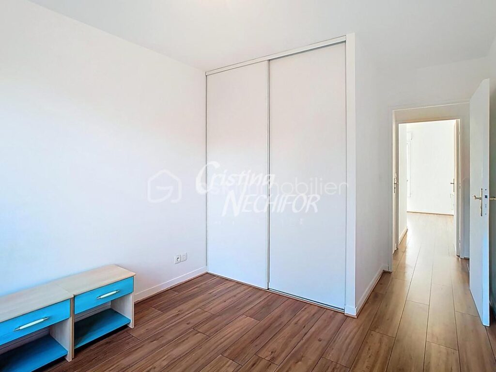 🏡 Bel appartement de 4 pièces avec balcon, DPE C, une place de parking en sous-sol, possibilité d’acheter une autre, une grande Cave, à Montévrain – 4 pièces – 3 chambres – 76 m²