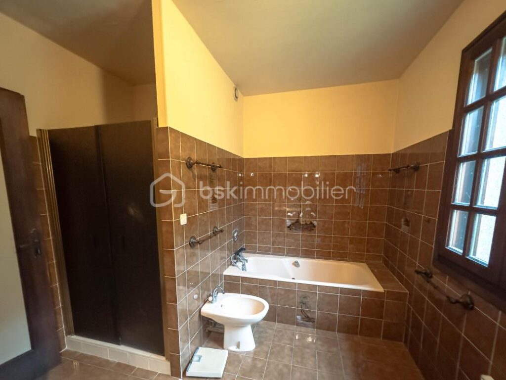 Sainte Radegonde, 5 chambres, piscine, grand terrain et garage – 6 pièces – 5 chambres – 210 m²