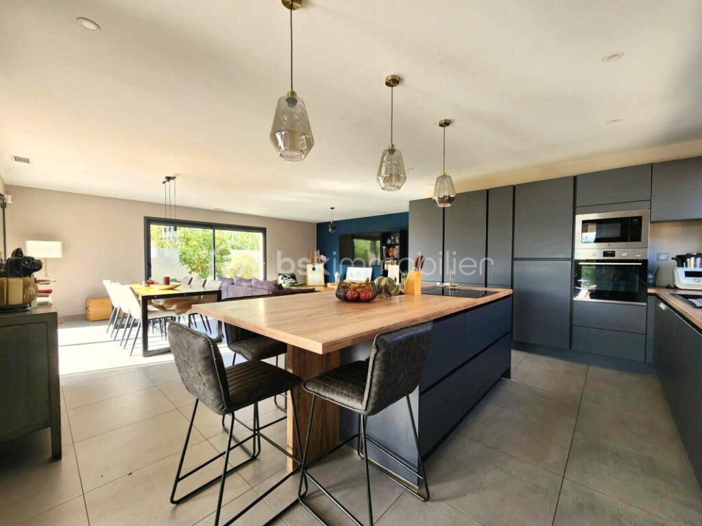 Superbe villa de plain-pied à trois kilomètres de Pézenas – 4 pièces – 3 chambres – 134 m²