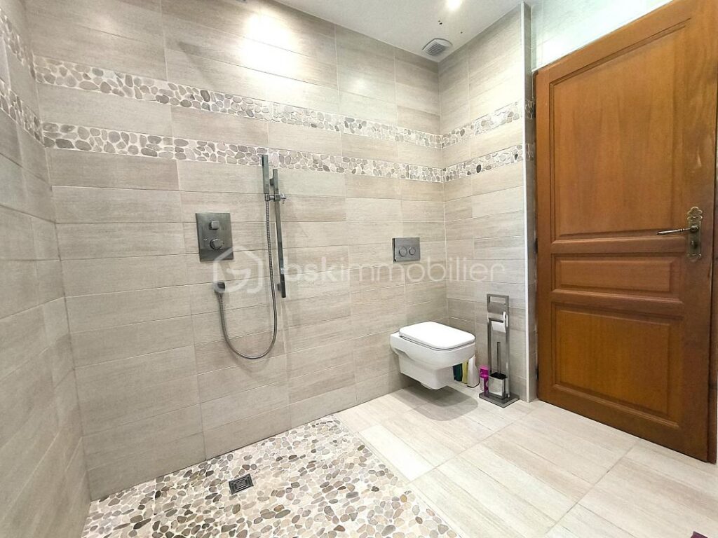 JOLIE MAISON 158m2 – 5 pièces – 4 chambres – 158 m²