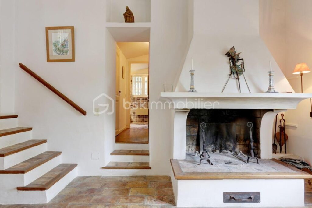 VENTE MAS AUTHENTIQUE AVEC VUE SEILLANS – 5 pièces – 4 chambres – 145 m²