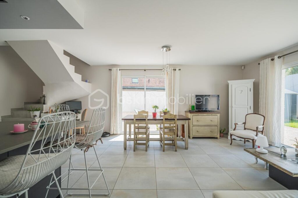 Maison 102 m2 – 4 pièces – 3 chambres – 102 m²