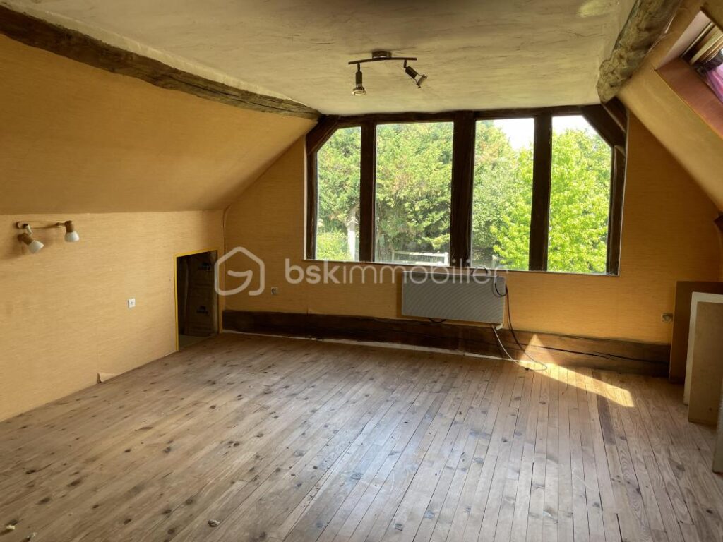 Maison de campagne sur 9800 m2de terrain – 4 pièces – 2 chambres – 106 m²