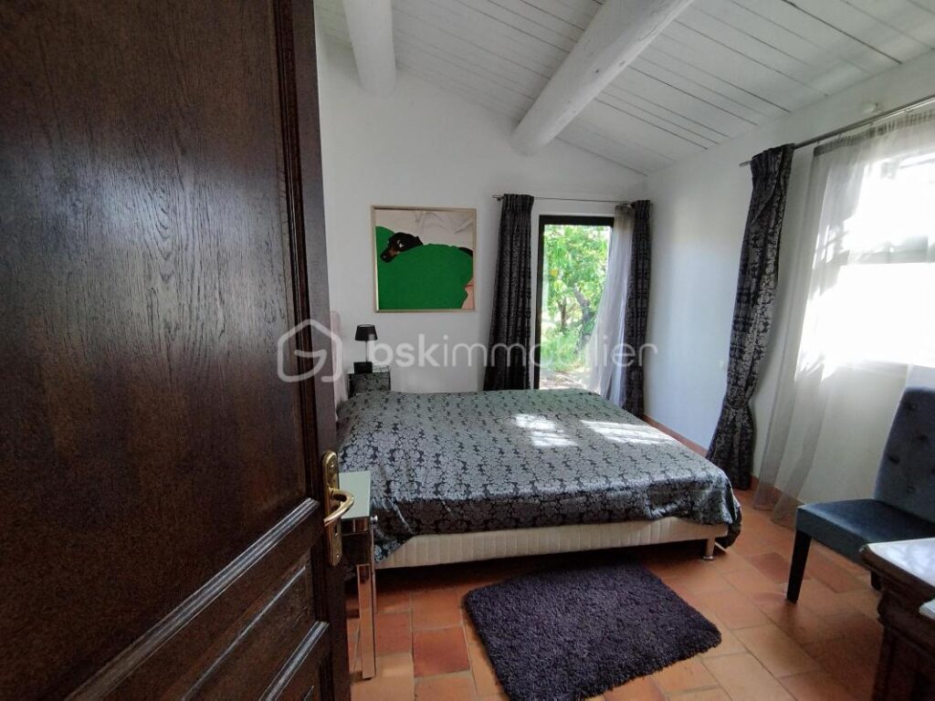 Propriété de 2 habitations et hangars – NR pièces – 8 chambres – 402 m²