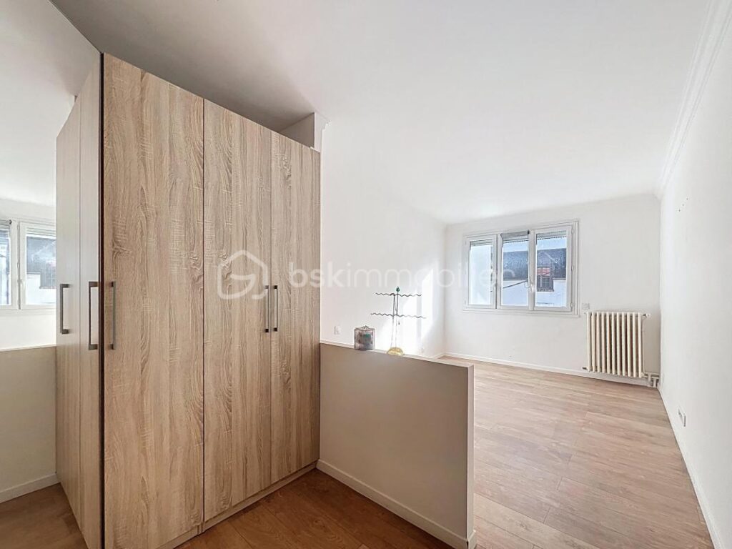 Appartement 4 pièces de 122 m2 refait entièrement à neuf à L’HAY LES ROSES – 4 pièces – 2 chambres – 121 m²