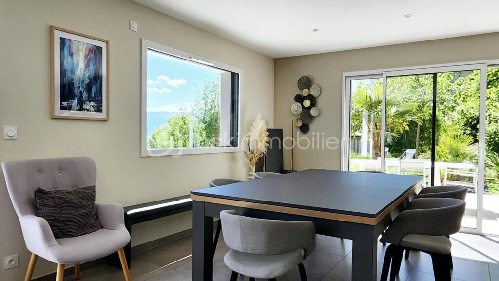 Maison moderne construite en 2020 + terrain constructible pour éventuelle extension – 7 pièces – 5 chambres – 202 m²