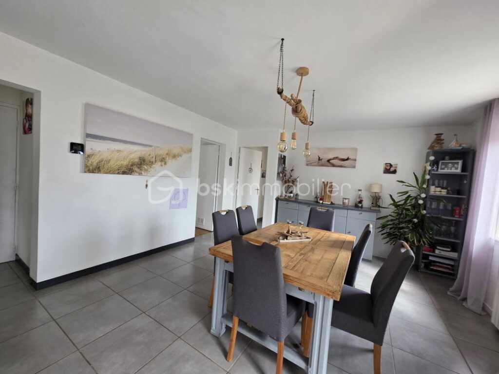 MAISON 128 m²- 4 CHAMBRES- PISCINE- POOL HOUSE- GARAGE – 5 pièces – 4 chambres – 128 m²