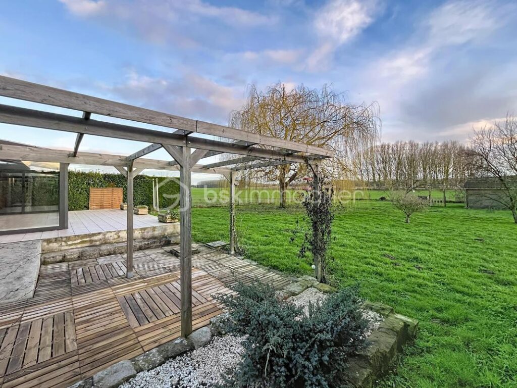 PAVILLON AVEC BEL EXTERIEUR ET GARAGE – 5 pièces – 3 chambres – 119 m²