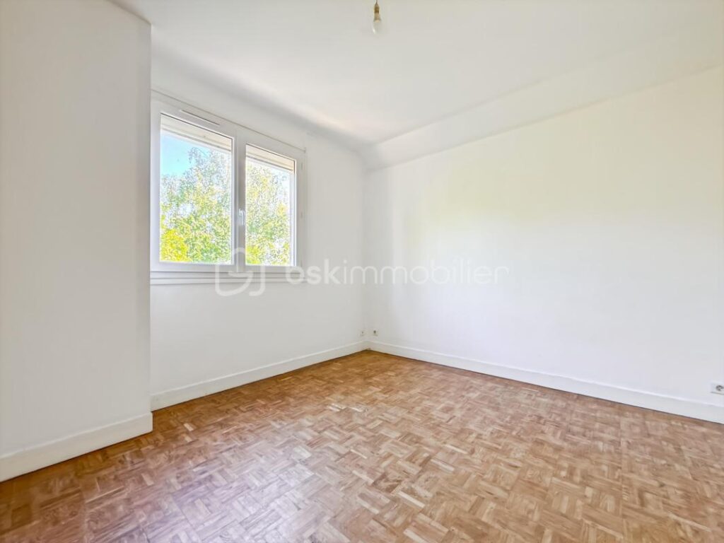 Maison 7 pièces de 141m2 à PARON (89100) – 7 pièces – 5 chambres – 141 m²