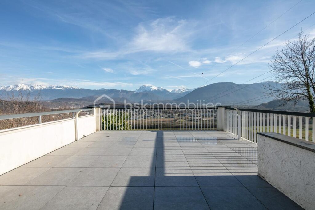 Maison de 200m2 avec piscine – 6 pièces – 4 chambres – 200 m²