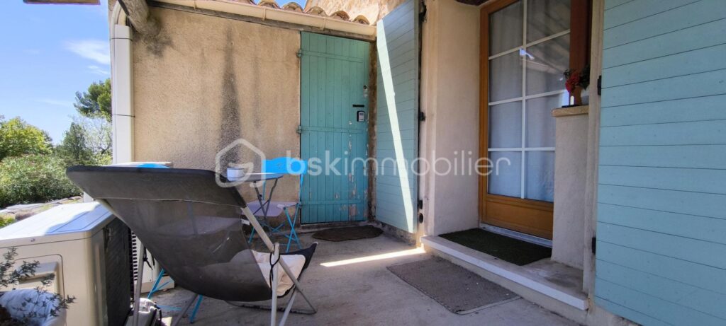 Magnifique appartement situé sur Lambesc , avec une place de parking privée extérieur inclus – 3 pièces – 2 chambres – 44 m²