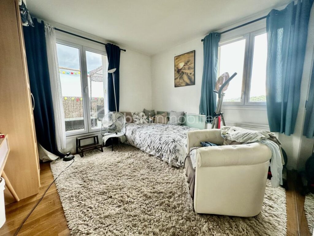 – ROOF TOP AVEC TERRASSE DE 35 M2- DERNIER ÉTAGE – Appartement 3 pièces de 72 m2 + parking en sous-sol – 3 pièces – 2 chambres – 71 m²