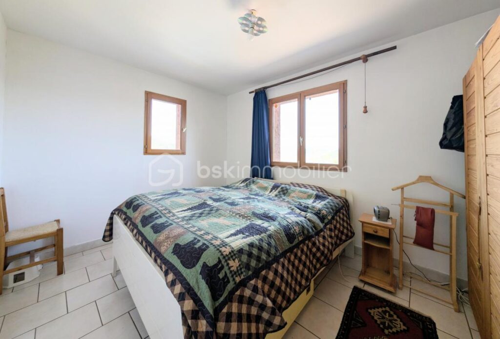 VILLA de 257 M² A LIAUSSON 34800 – 11 pièces – 8 chambres – 257 m²