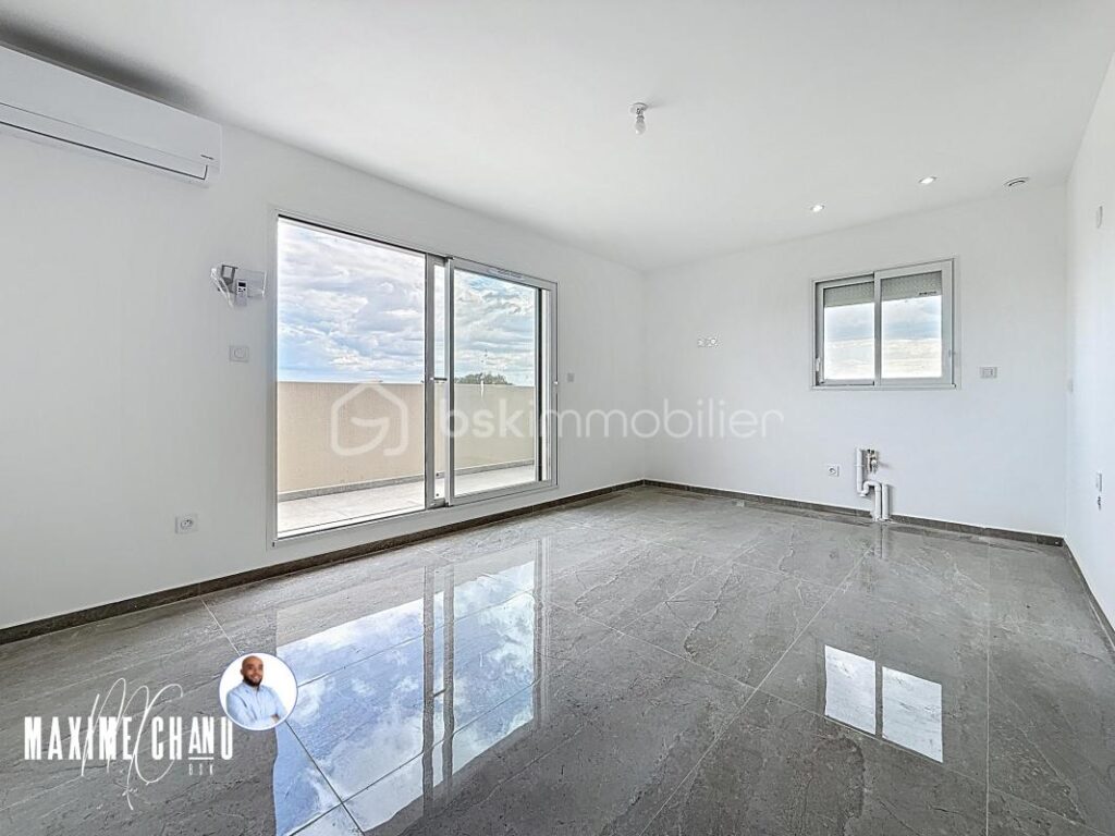 Maison à fort potentiel – 171 m² sur 3 niveaux à Vailhauquès – 7 pièces – 6 chambres – 171 m²