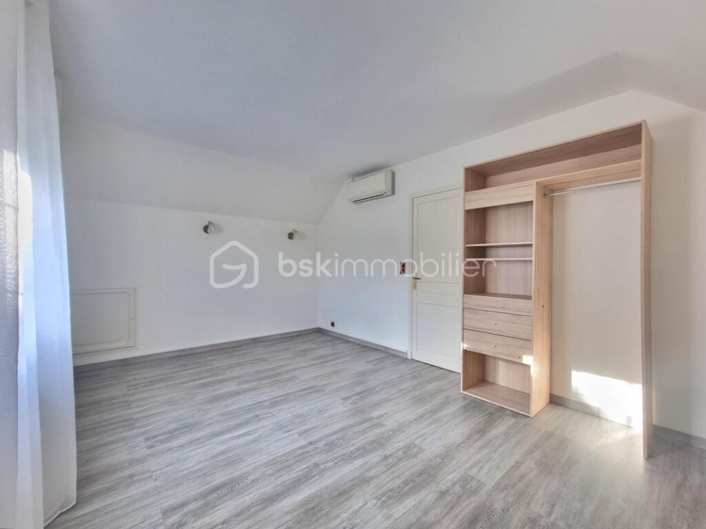 MAISON SUR SOUS-SOL TOTAL_4 CHAMBRES_ JARDIN ! – 5 pièces – 4 chambres – 130 m²