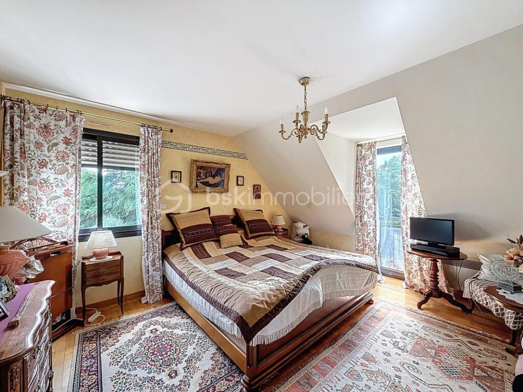 Propriété d’exception à vendre – Rougé (44) À 5 minutes de Châteaubriant – 230 m² habitables – Parc clos de plus de 4 800 m² – Piscine – Dépendances – 10 pièces – 4 chambres – 230 m²