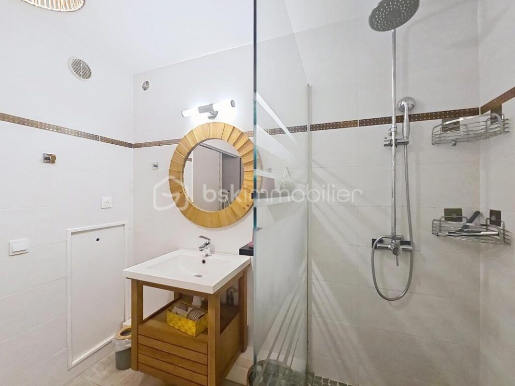 Quart de villa et sa cave Anse des Rochers piscine et plage – 1 pièce – 1 chambre – 21 m²