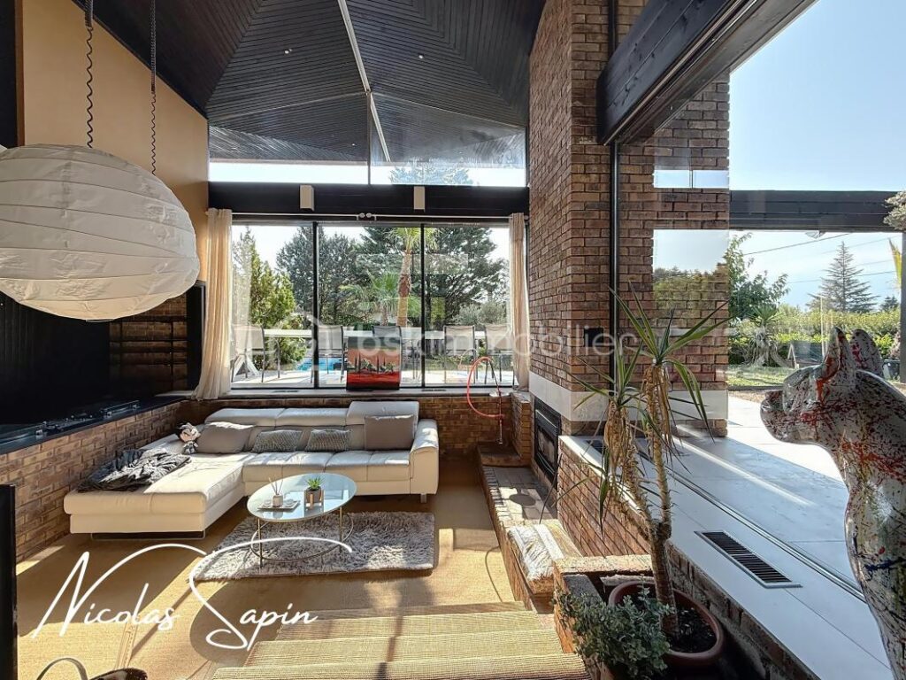 Maison d’architecte de 188m2 avec piscine – 6 pièces – 4 chambres – 188 m²