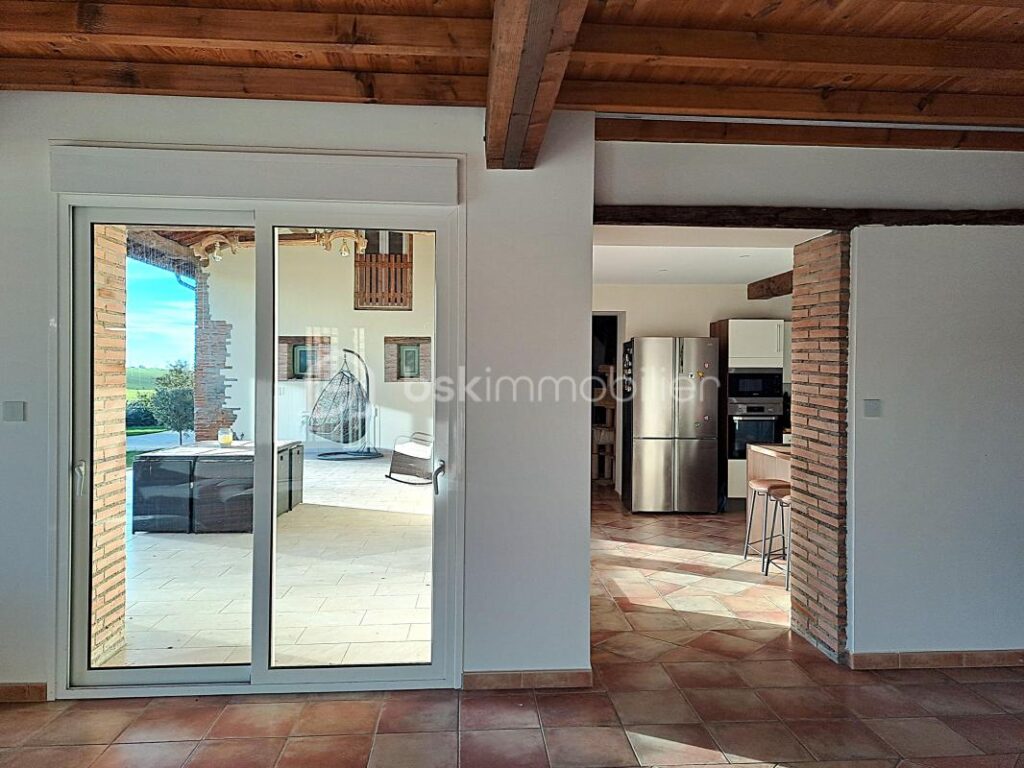 Longère de 275 m² avec dépendances et piscine – 7 pièces – 5 chambres – 275 m²