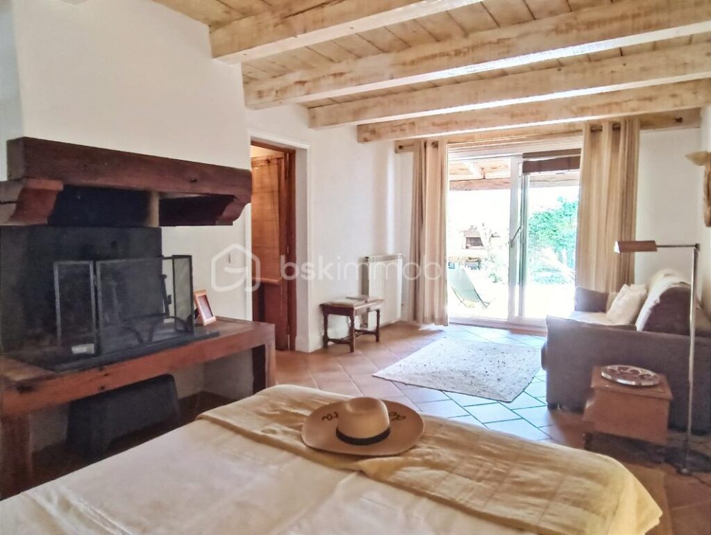 Une Perle Cachée au Cœur d’un Charmant Village du Gers – 12 pièces – 6 chambres – 278 m²