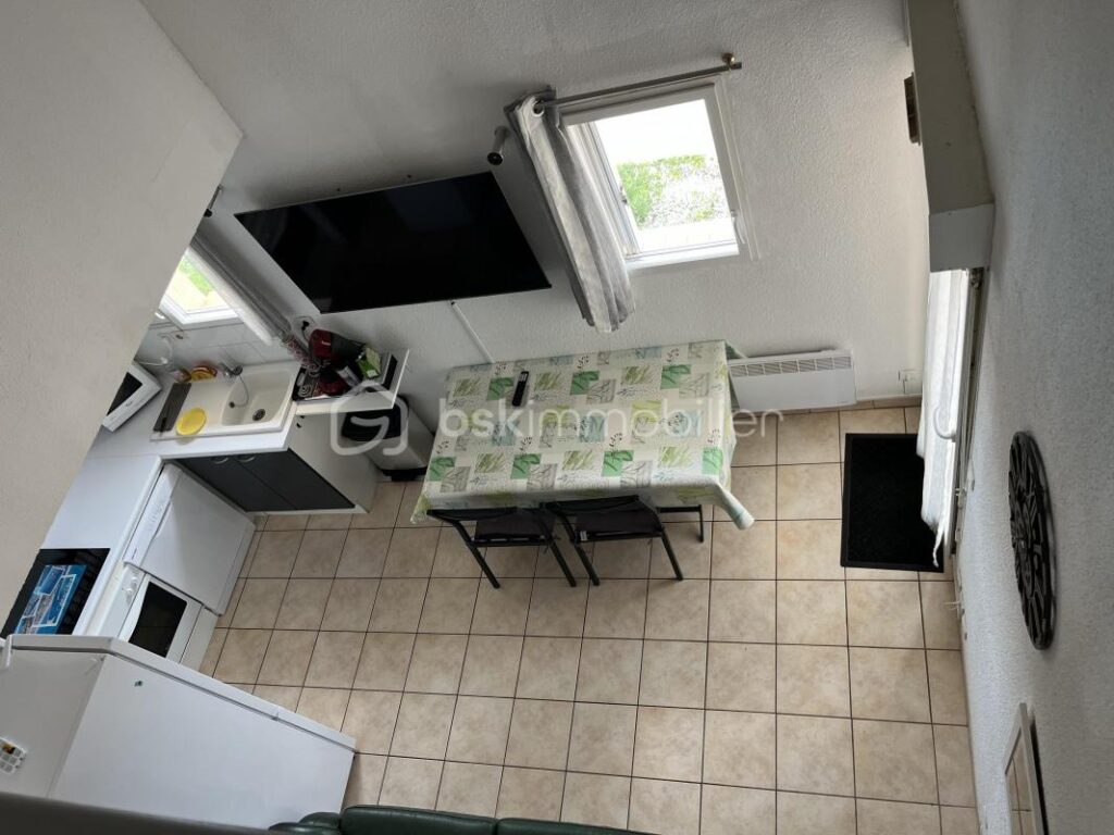 Dans résidence sécurisée face à la plage, appartement T5 avec terrasse, piscine et place de parking privative – 5 pièces – 4 chambres – 63 m²