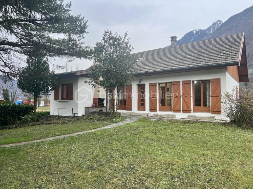 Maison de 100 m² sur terrain de 1500 m² – 4 pièces – 3 chambres – 100 m²