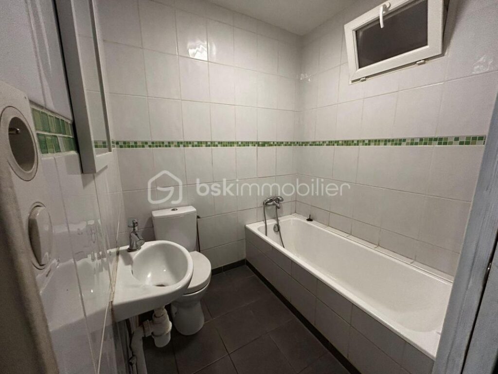 Magnifique maison familiale avec vue dégagée à Creissels – 6 pièces – 5 chambres – 128 m²