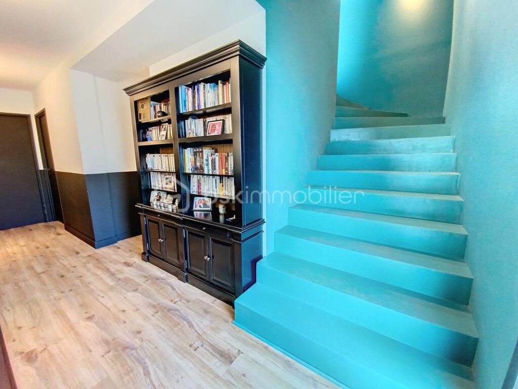 PERLE RARE AU MONT SAINT-LOUP – 5 pièces – 3 chambres – 190 m²