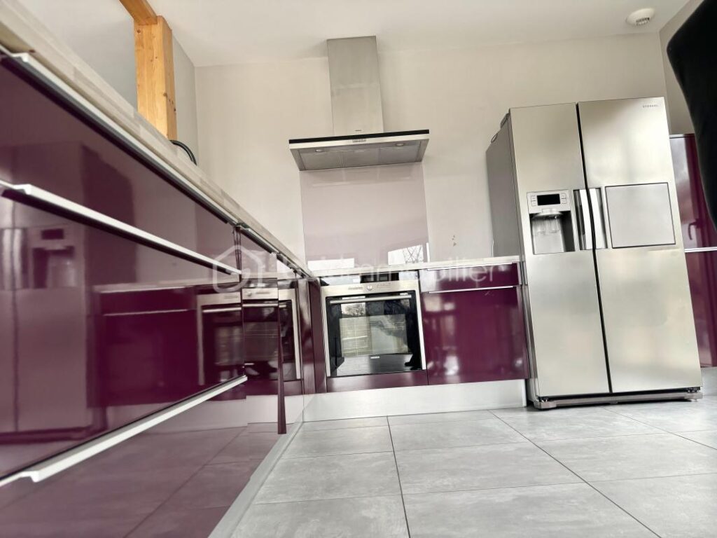 Maison d’architecte de 173m2 avec terrain de 993m2 – 6 pièces – 5 chambres – 173 m²