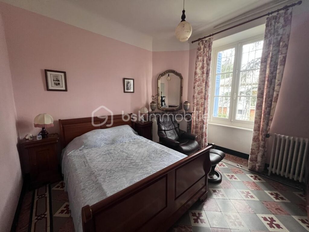 Maison de caractère avec annexe sur les hauteurs – 7 pièces – 5 chambres – 136 m²