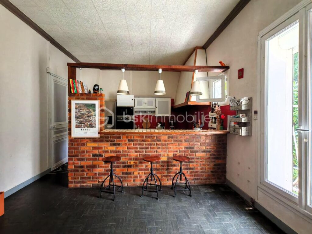 Spacieux pavillon au calme avec garage, sous-sol, jardin et bois – 11 pièces – 5 chambres – 416 m²